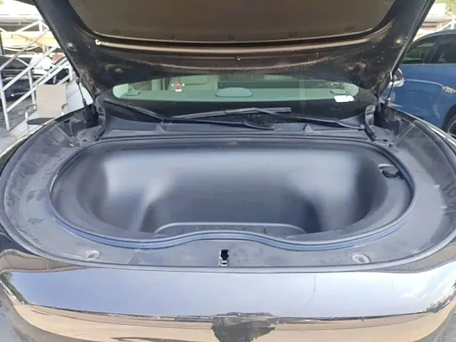 IM Motors LS6 — Фото автомобиля 15