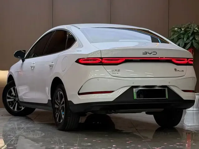 BYD Qin PLUS 2026 DM-i Smart Edition 128KM Progressive — Фото автомобиля 4