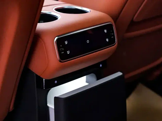 Li Auto L8 — Фото автомобиля 26