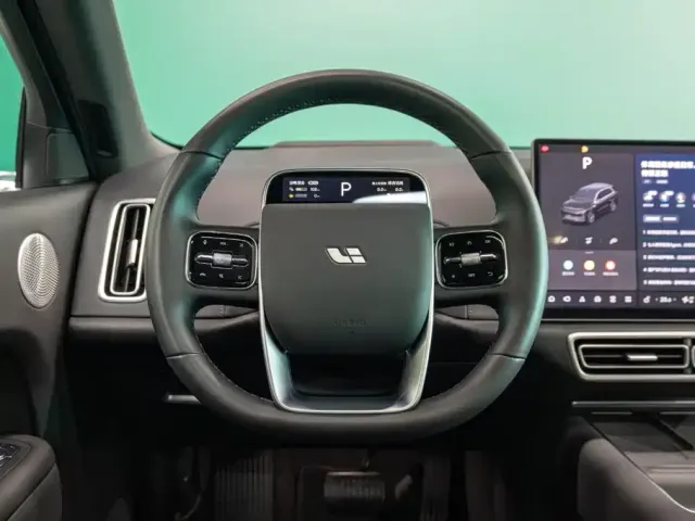 Li Auto L8 — Фото автомобиля 18