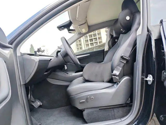 Tesla Model Y — Фото автомобиля 16