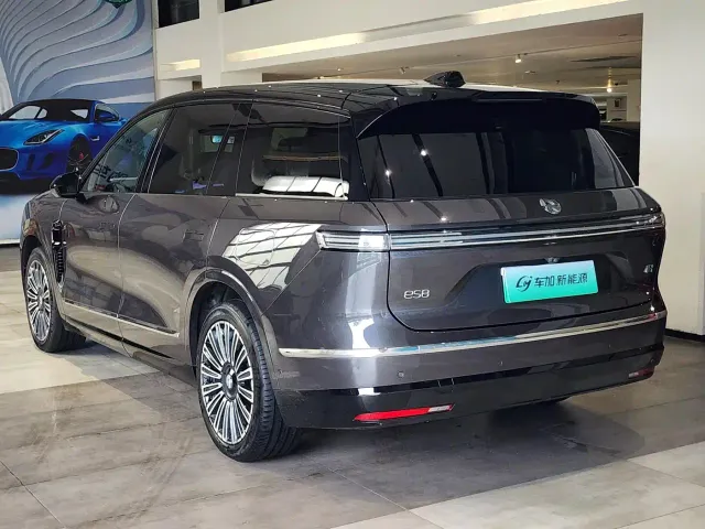 Nio ES8 — Фото автомобиля 9
