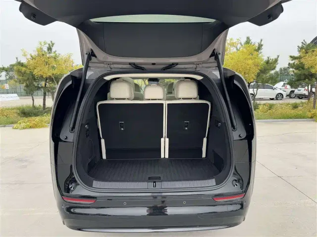 Li Auto MEGA — Фото автомобиля 28