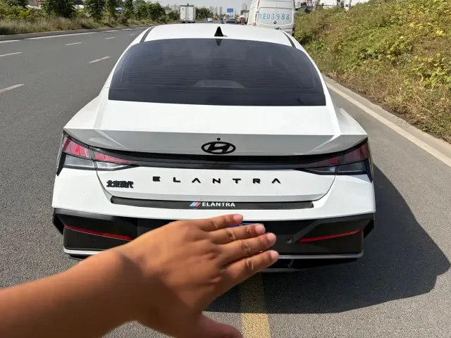 Hyundai Elantra — Фото автомобиля 8