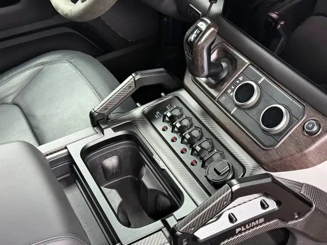 Land Rover Defender — Фото автомобиля 17
