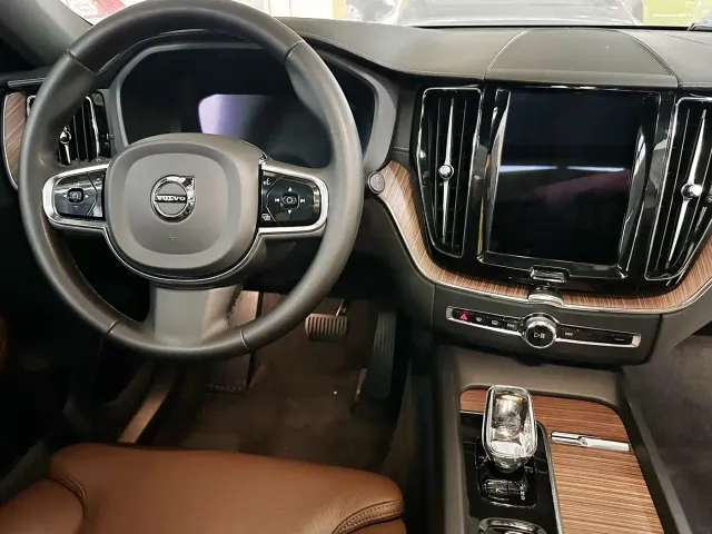 Volvo XC60 — Фото автомобиля 11