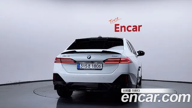 BMW 5 Series G60 — Фото автомобиля 3