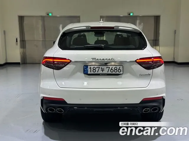 Maserati Levante — Фото автомобиля 4