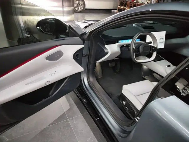 Lynk & Co Z10 — Фото автомобиля 15