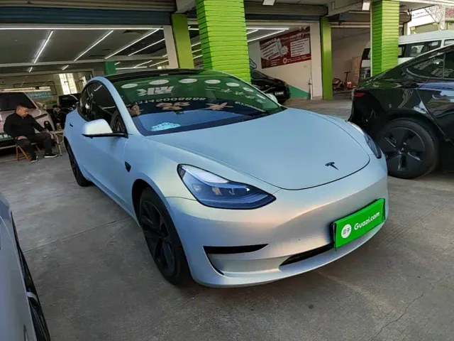 Tesla Model 3 — Фото автомобиля 3