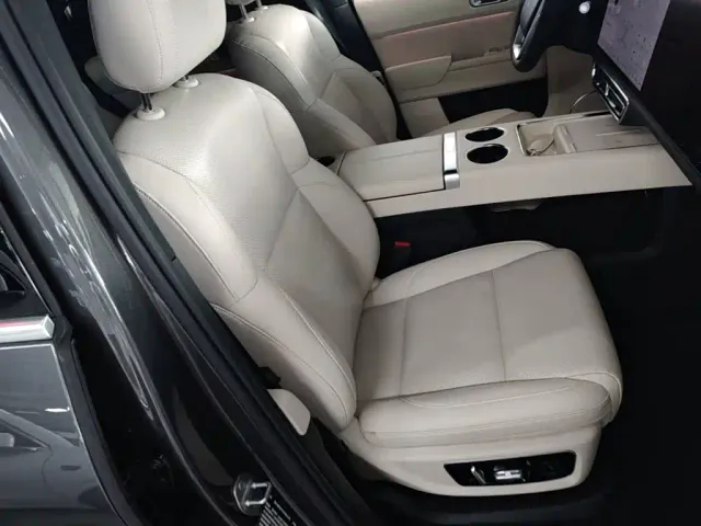 Li Auto L8 — Фото автомобиля 24