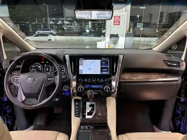 Toyota Alphard — Фото автомобиля 6