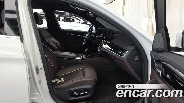 BMW 5 Series G30 — Фото автомобиля 11