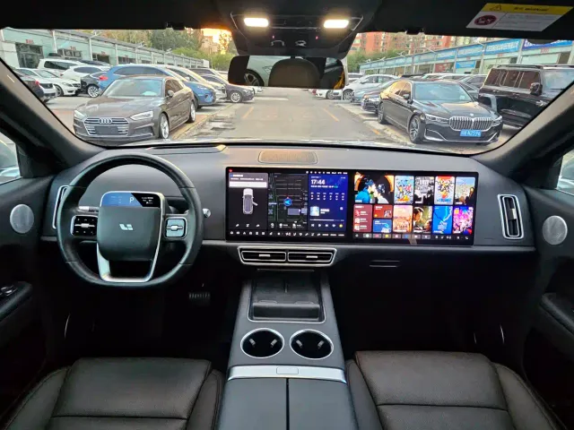 Li Auto L9 — Фото автомобиля 12