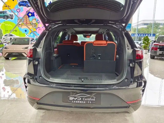 BYD Tang — Фото автомобиля 16