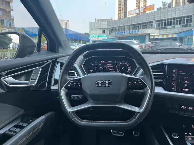 Audi Q4 e-tron — Фото автомобиля 8