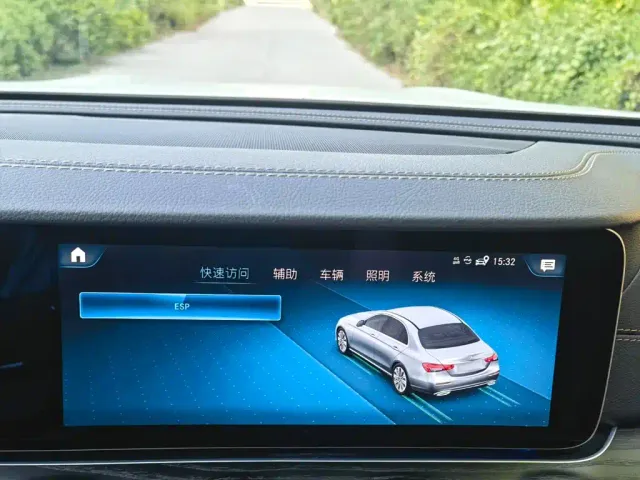 Mercedes-Benz E-Class — Фото автомобиля 18