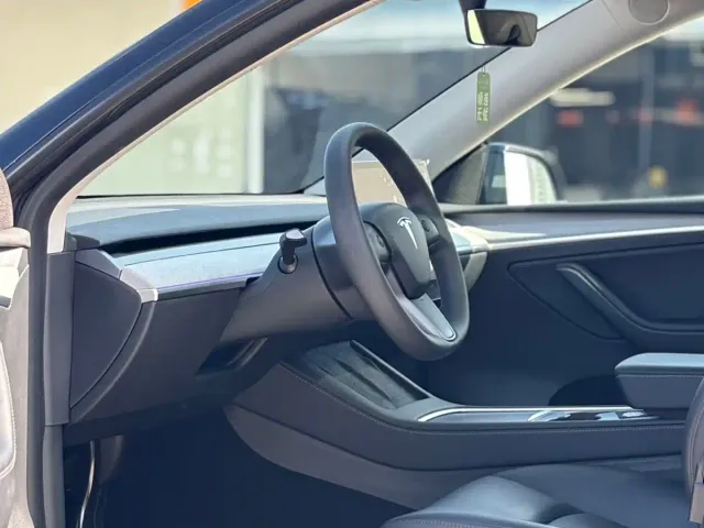 Tesla Model Y — Фото автомобиля 4