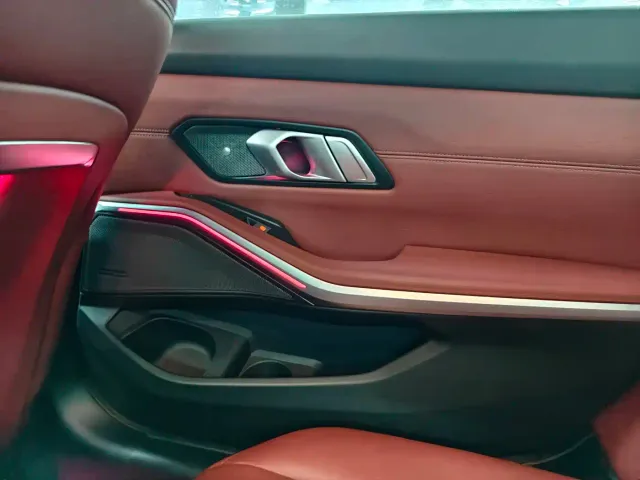 BMW 3 Series — Фото автомобиля 14