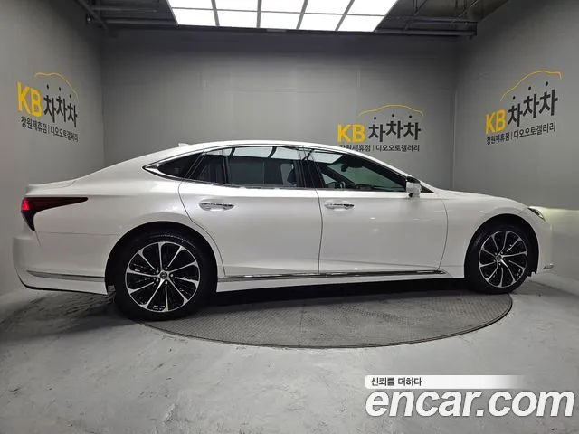 Lexus LS — Фото автомобиля 6