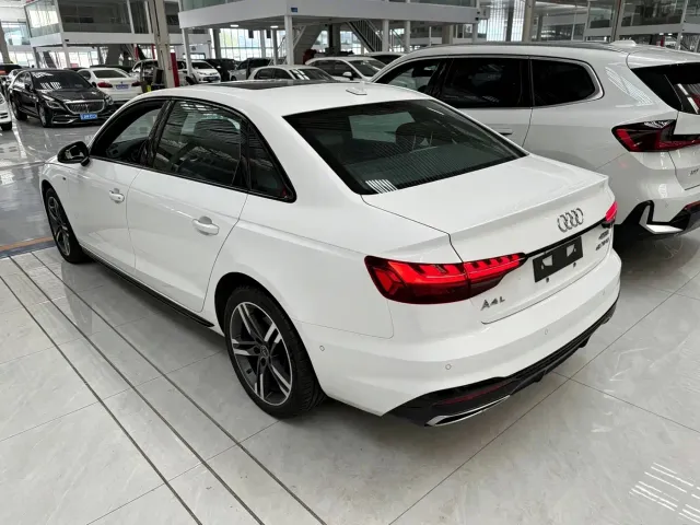 Audi A4L — Фото автомобиля 12