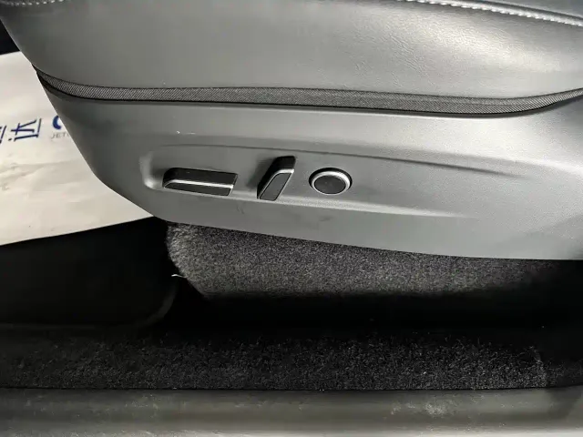 Tesla Model Y — Фото автомобиля 10