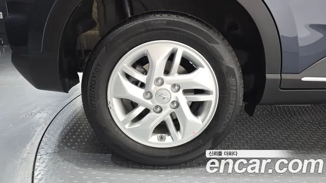 Hyundai Venue — Фото автомобиля 5