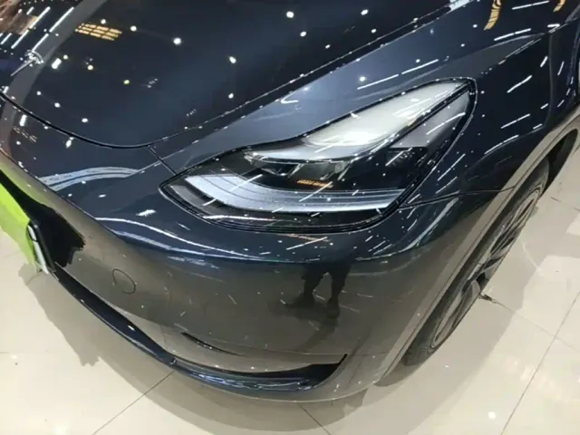 Tesla Model Y — Фото автомобиля 23