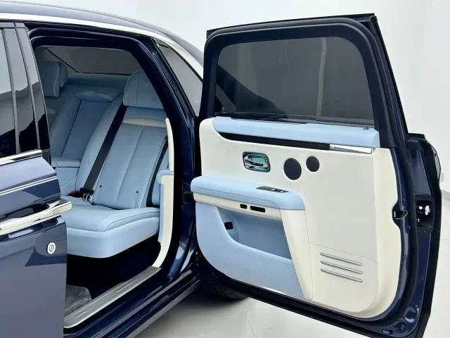 Rolls-Royce Ghost — Фото автомобиля 12