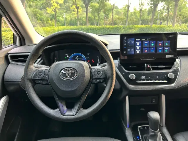 Toyota Corolla Cross — Фото автомобиля 8