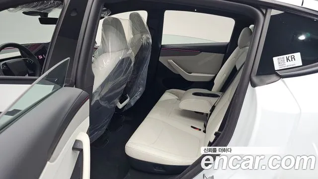Tesla Model Y — Фото автомобиля 18