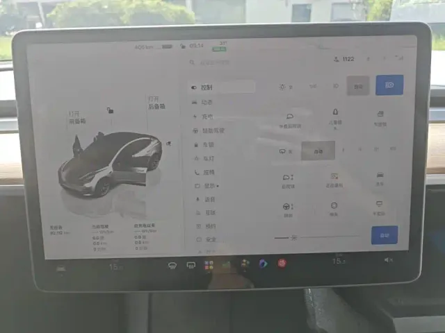 Tesla Model 3 — Фото автомобиля 11