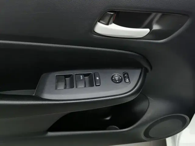 Honda Fit — Фото автомобиля 9