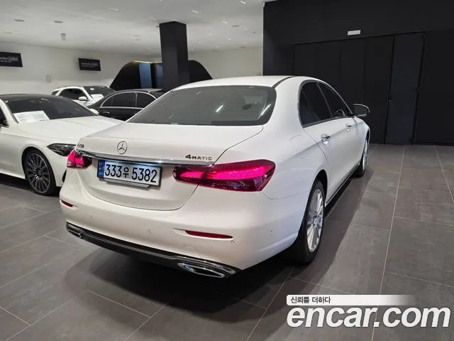 Mercedes-Benz E-Class — Фото автомобиля 2