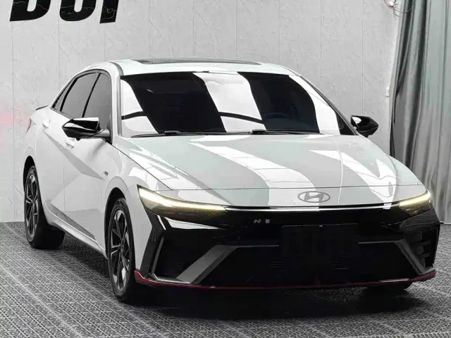 Hyundai Elantra — Фото автомобиля 3