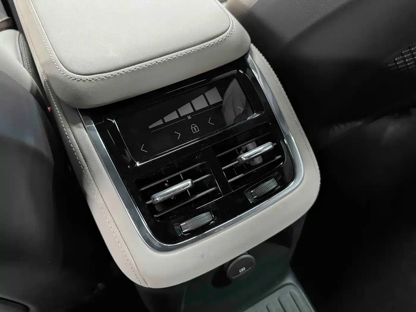 Volvo Volvo XC90 Plug-in Hybrid 2025 T8 Smart Premium Luxury 7-Seater — Фото автомобиля 15