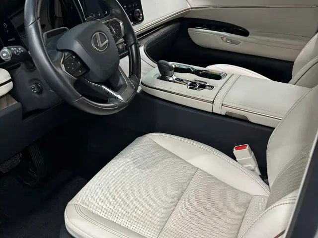 Lexus LM — Фото автомобиля 8