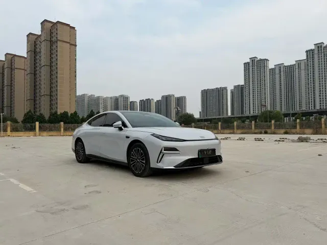 Geely Galaxy Xingyao 8 — Фото автомобиля 3