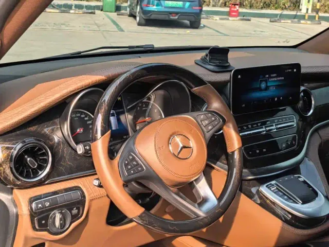 Mercedes-Benz Mercedes-Benz V-Class 2022 V 260 L Long Wheelbase Luxury Edition — Фото автомобиля 8