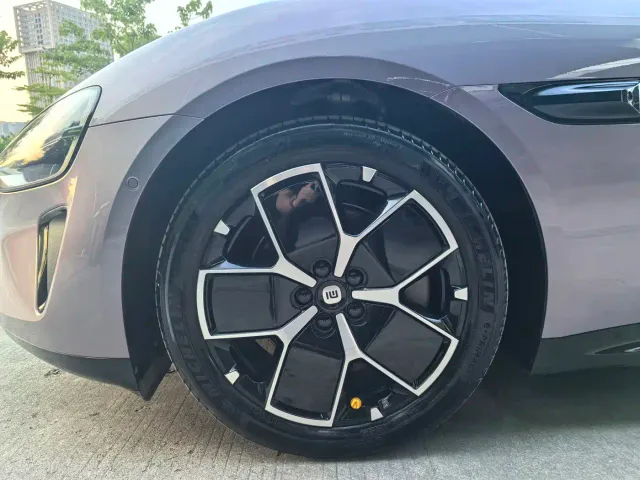Xiaomi SU7 — Фото автомобиля 19