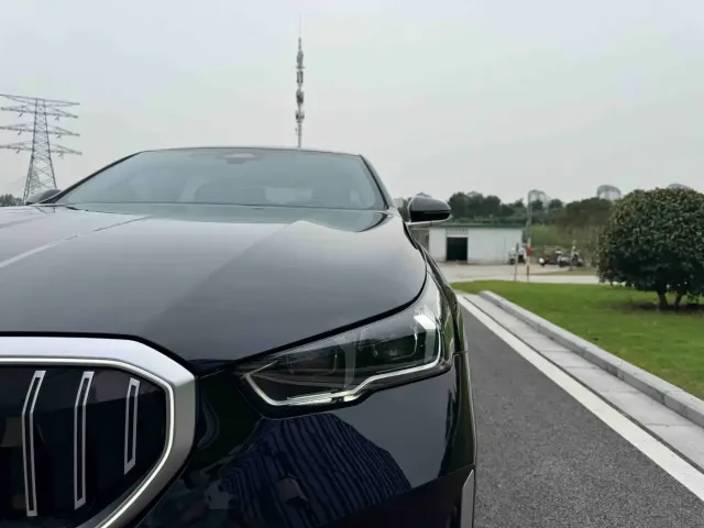 BMW 5 Series — Фото автомобиля 24