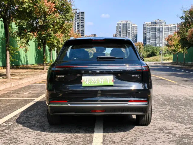Geely Galaxy Starship 7 EM-i — Фото автомобиля 15
