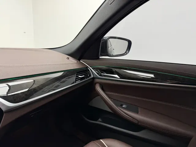 BMW 5 Series — Фото автомобиля 14