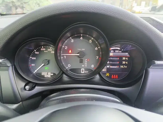 Porsche Macan — Фото автомобиля 4