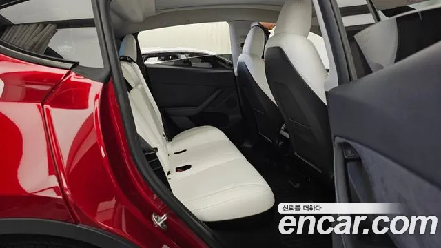 Tesla Model Y — Фото автомобиля 5