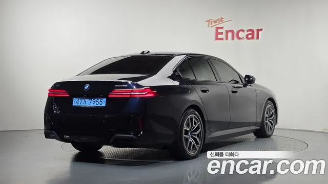 Фотография автомобиля — BMW i5 G60