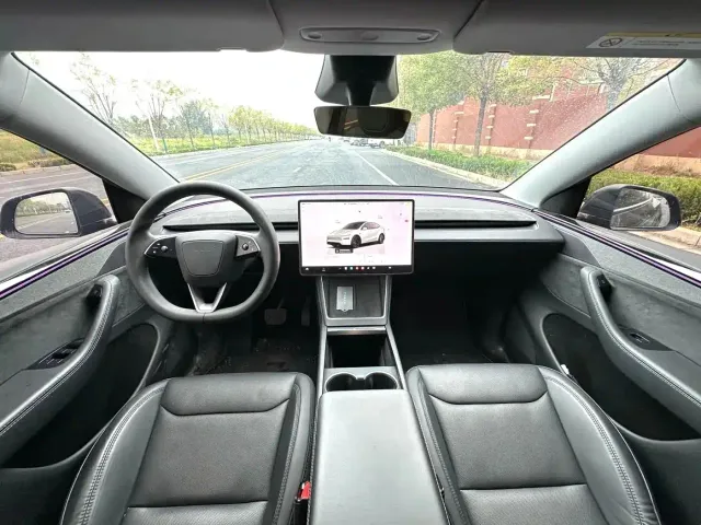 Tesla Model Y — Фото автомобиля 6