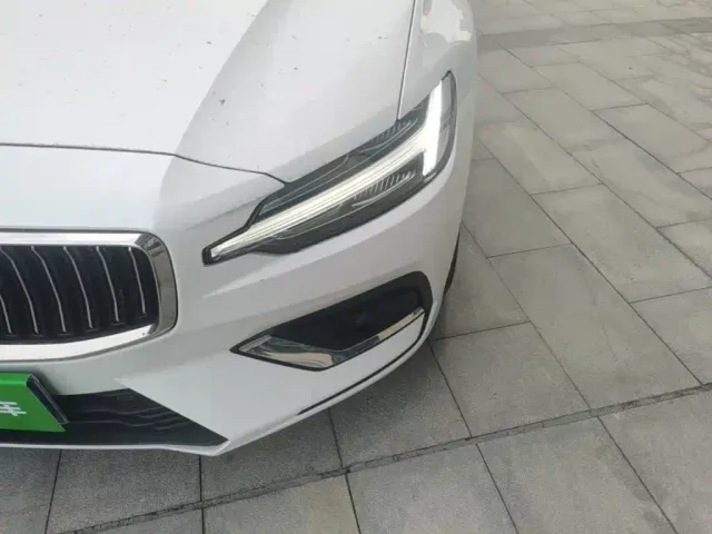 Volvo S60 — Фото автомобиля 23
