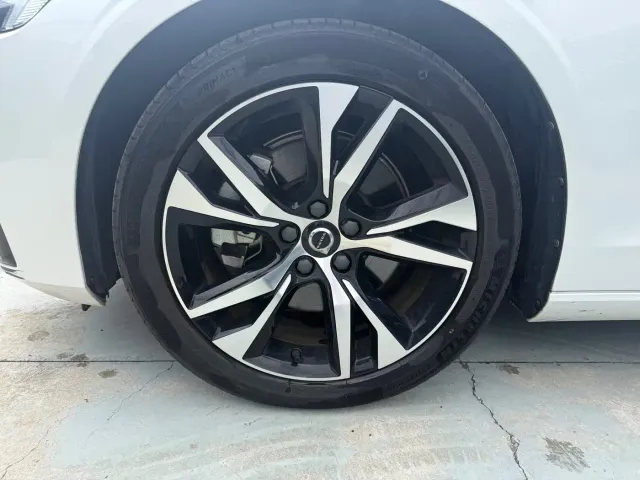 Volvo S60 — Фото автомобиля 6