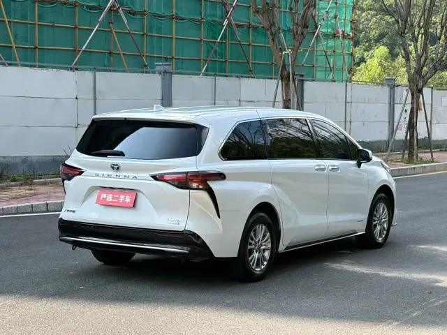 Toyota Sienna — Фото автомобиля 7